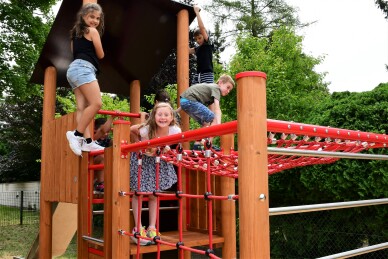 Klettergerüst Kinderinsel 2