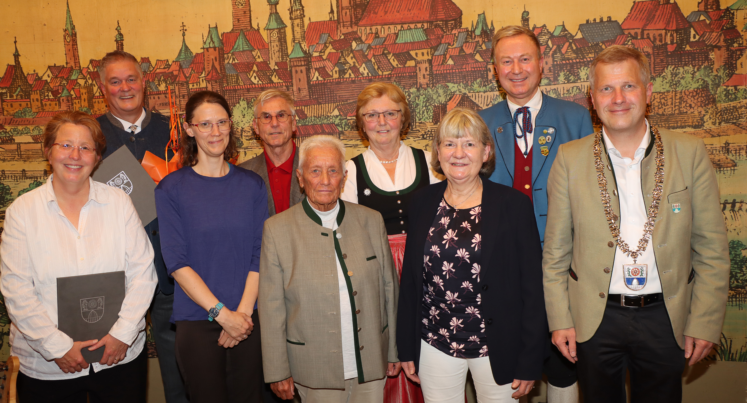 Abend des Engagements: Stadt Garching ehrt acht Ehrenamtliche und Altbürgermeister Dr. Dietmar Gruchmann (Bild)
