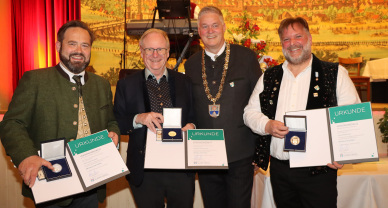 03_Ehrung Verdienstmedaille